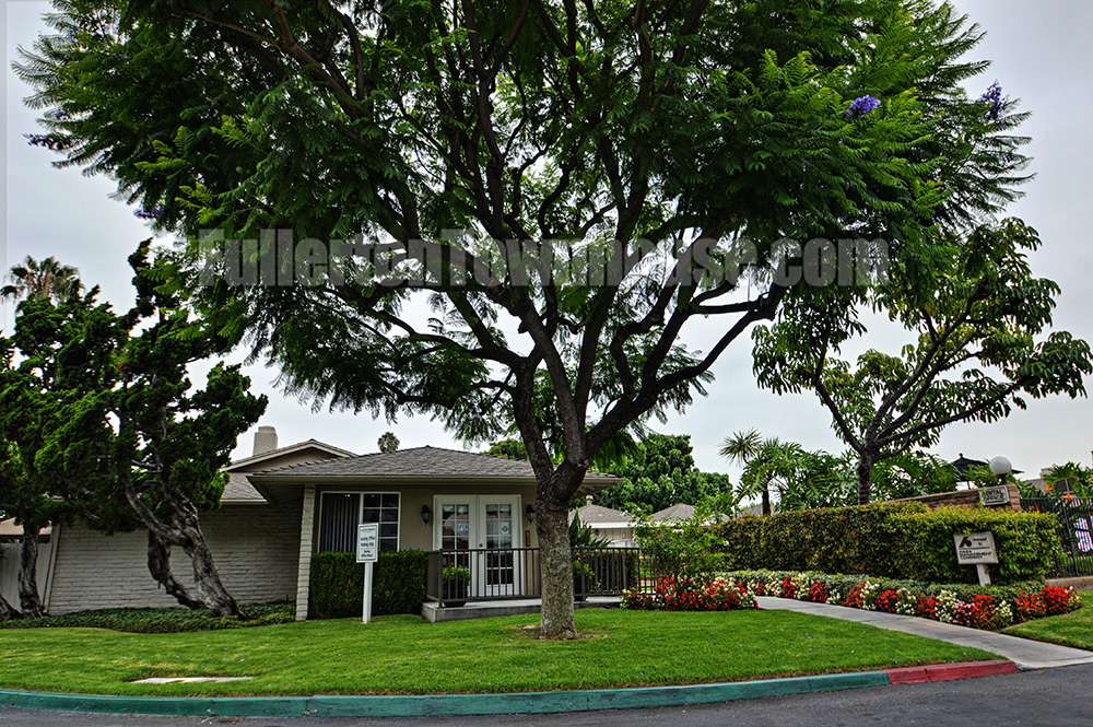This image is the visual representation of Outside pics 13 in Fullerton Townhouse Apartments.